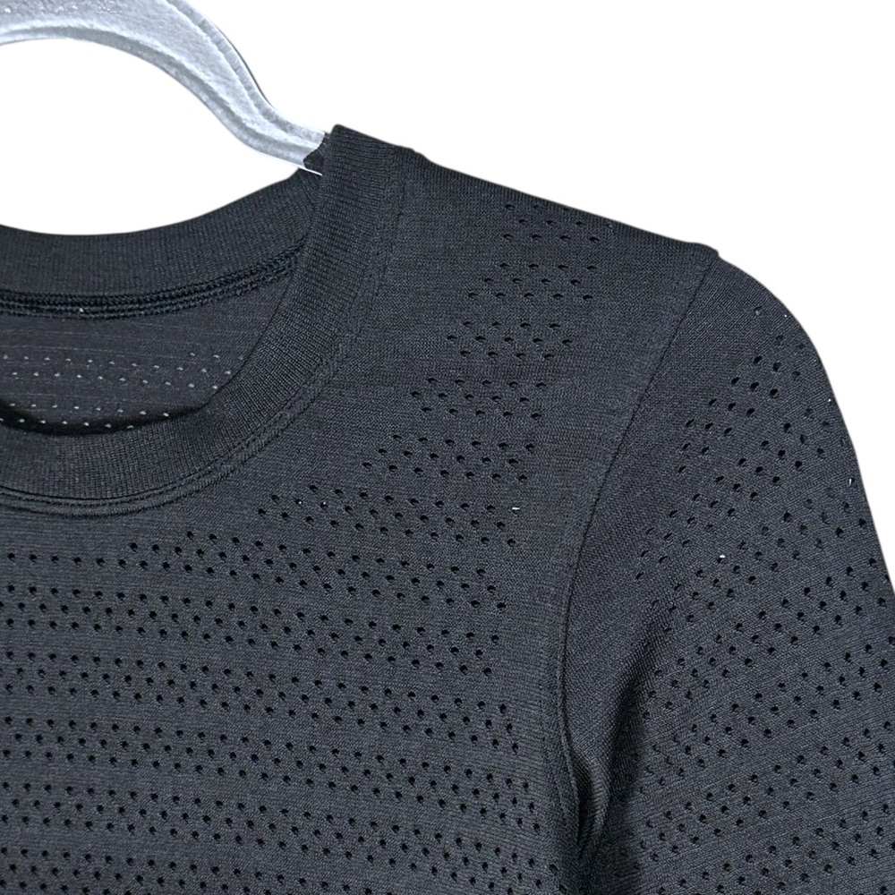 Lululemon Breeze By Top Sz 2 Black Long Sleeve Perforated Vented Running - Picture 5 of 11